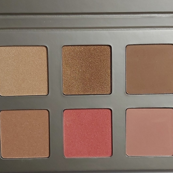 brand new Iconic London blaze chaser face palette - Picture 2 of 3